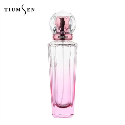 בקבוק בושם ורוד בהיר